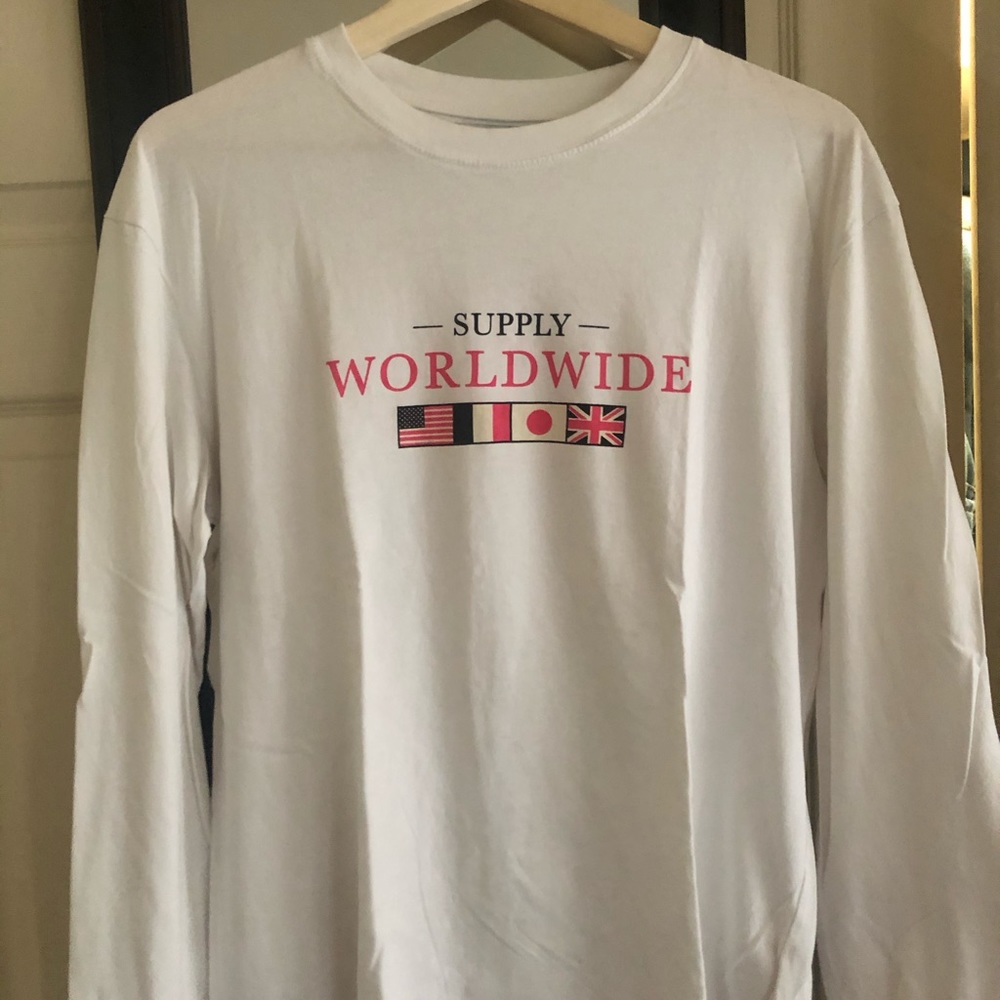 Cotton on long sleeve small worldwide graphic tee